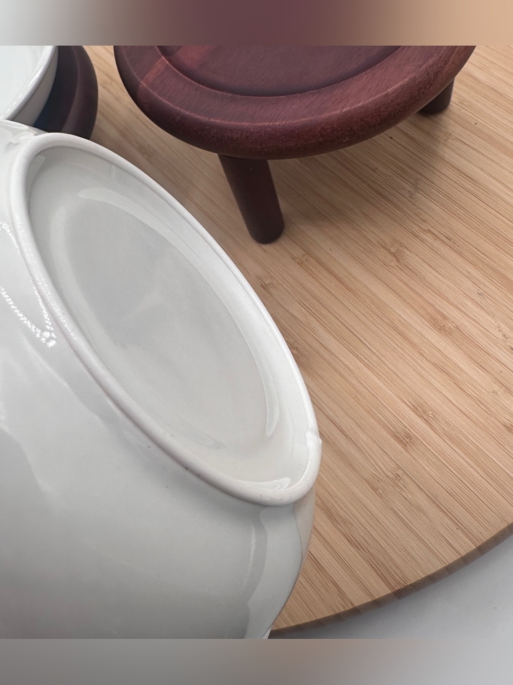 Set of two elevated bowls for cats on two adjustable heights on acacia platform - Picture 16 of 16